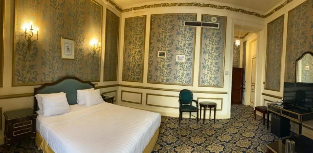 Golden Classic Room City View