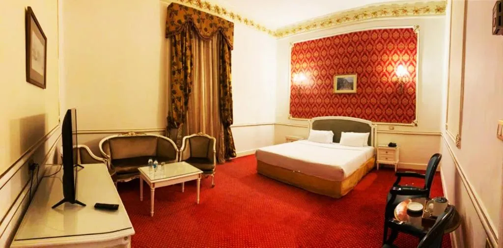 Golden Deluxe Room Partial Sea View