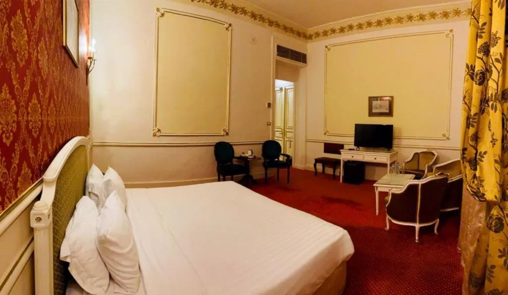 Golden Deluxe Room Partial Sea View