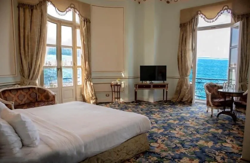 Golden Junior Suite Direct Sea View