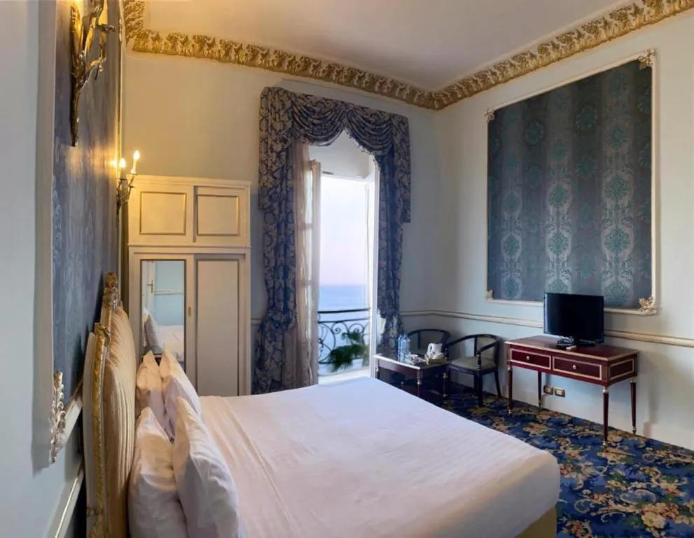 Golden Superior Room Direct Sea View